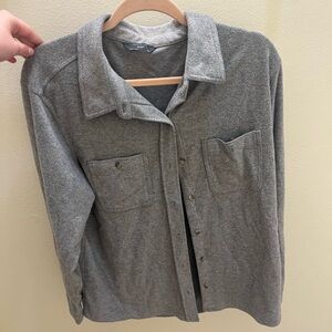 COZY BUTTON DOWN LONG SLEEVE SIZE LARGE